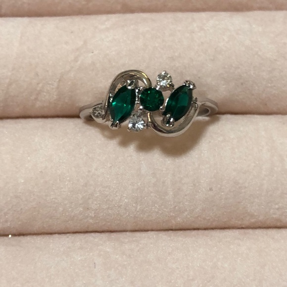 Jewelry - Emerald Green Marquise CZ Silver Ring